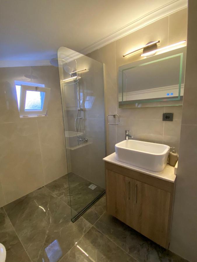 Shared Pool Flat Located 3 Min To Beach In Kalkan Apartment ภายนอก รูปภาพ